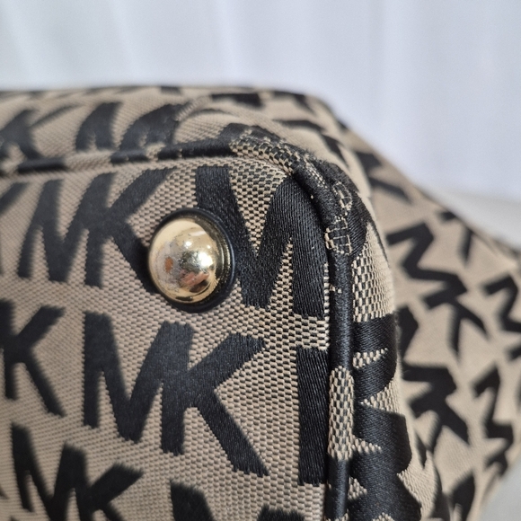 Michael Kors Jet Set Canvas Tote Bag - Picture 14 of 15